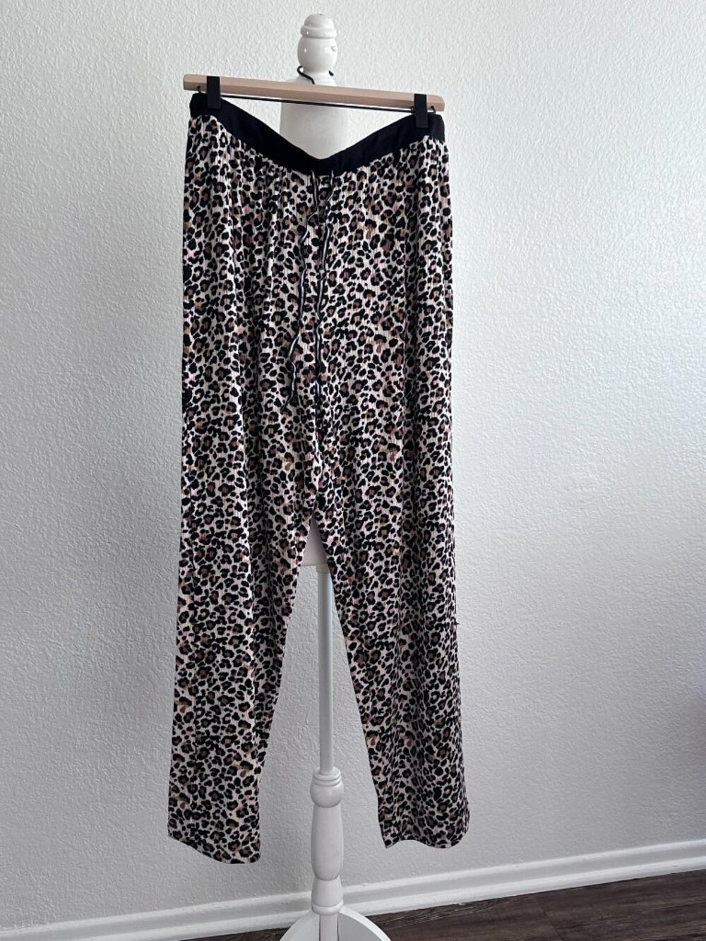 René Rofé Leopard Print Pajama Set Size Large Soft Stretch Lounge Set - Picture 7 of 12